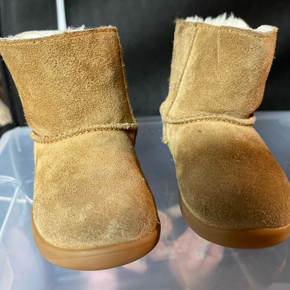 Toddler Size 7 UGG KEELAN - Classic Chestnut Color - Picture 3 of 4